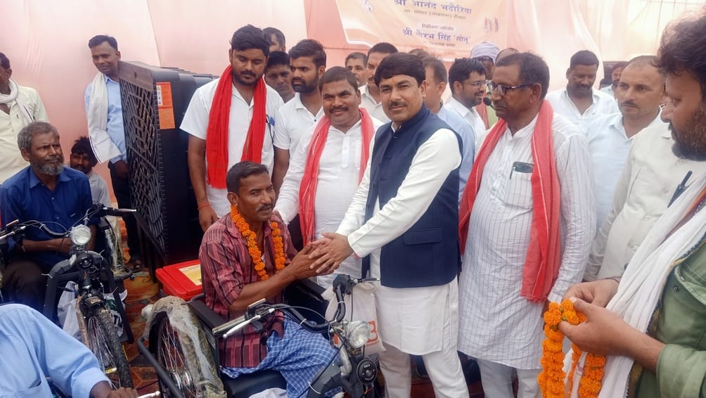 Distribution of assistive devices to 458 Divyang-senior persons