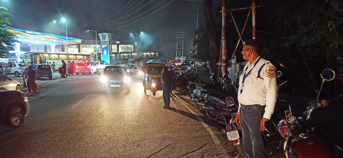 The responsible people have woken up, now Volvo buses will not be parked on the main road