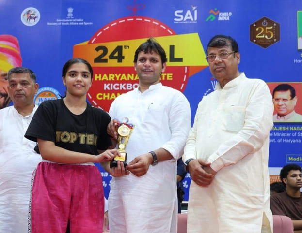 Bhungra's real sisters and four year old brother won five gold medals, Sports Minister Gaurav Gautam honored them