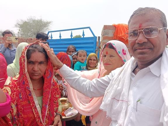 Sister's full bhajan without brother, set an example