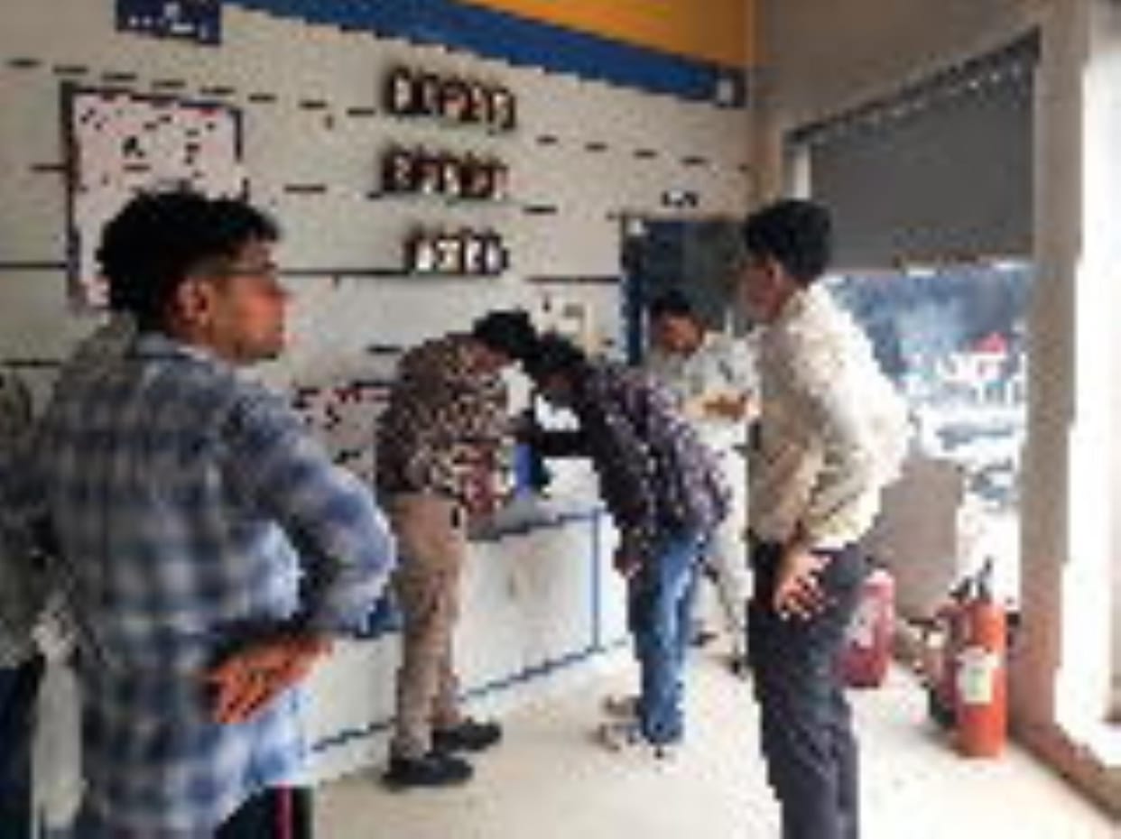 Two machines at the petrol pump were sealed for putting less oil in Barwala