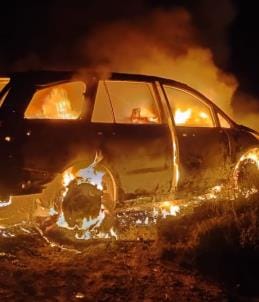 Smoke rose from the AC of the moving car, it burnt to ashes in a few moments, the driver jumped out