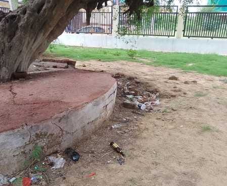 Subhash Park has become a hub for drug addicts, even thieves have no fear of the police