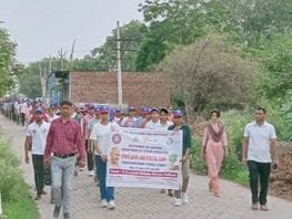 Volunteers took out Prabhatpheri, also conducted cleanliness drive