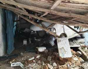 Uncontrolled Eco car entered a house in Nainpur, people narrowly escaped, driver absconded