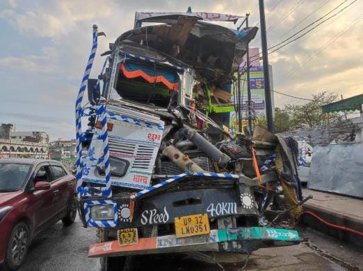 Another truck rammed into a parked truck from behind, cleaner died