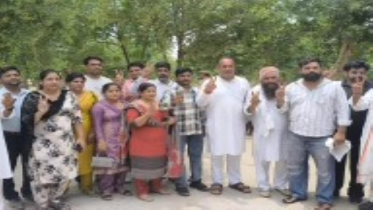 Remove the disbelief... After 21 days from the slip, Jagat Singh again became the head of the Jakhal Block Committee, Meenu as the vice-president.