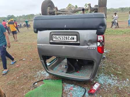 आरोपियों की जली हुई कार।