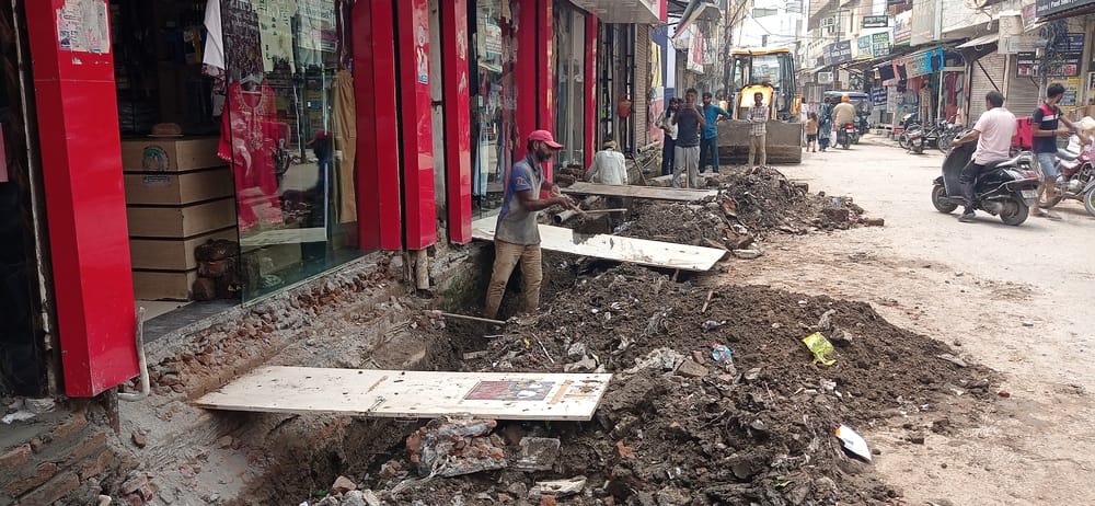 Bulldozers ran in the market and broke the ramps in front of the shops