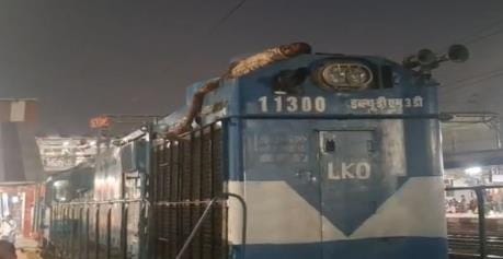 A young man climbed on the engine and sat holding the OHE line, got burnt by the current