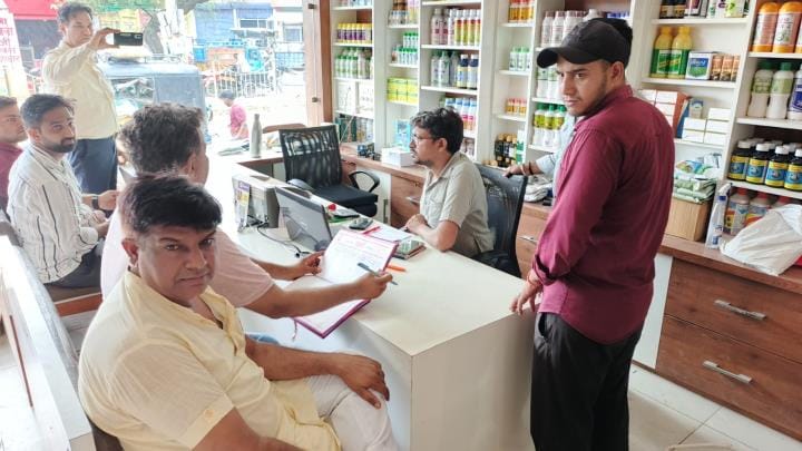 Agricultural officials inspected shops following complaints of fake fertilizers, farmers will protest on June 27.