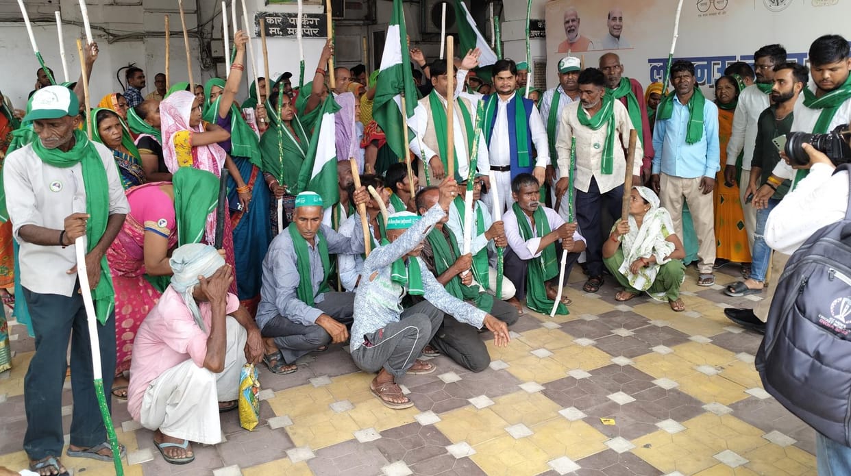 Farmers protest at the Municipal Corporation headquarters