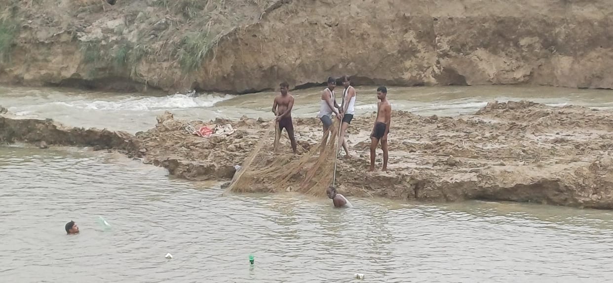 Rohit's body was found 21 hours after drowning, search for Deepak continues