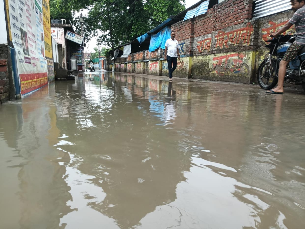 Heavy rain... waterlogging in many localities