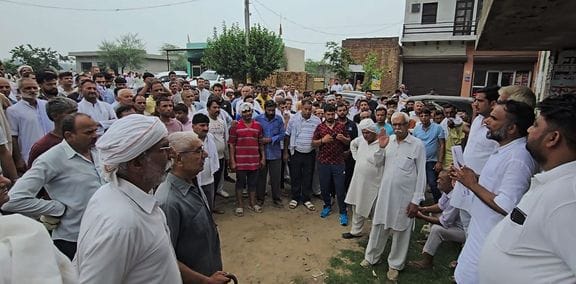Case of death of two villagers...people of four villages demonstrated after holding Panchayat