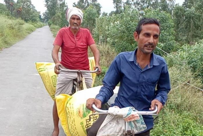 Minister ji... here also fertilizers are being sold at a higher price