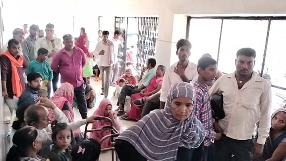 Disabled people coming to get their certificates made are facing problems in the scorching heat
