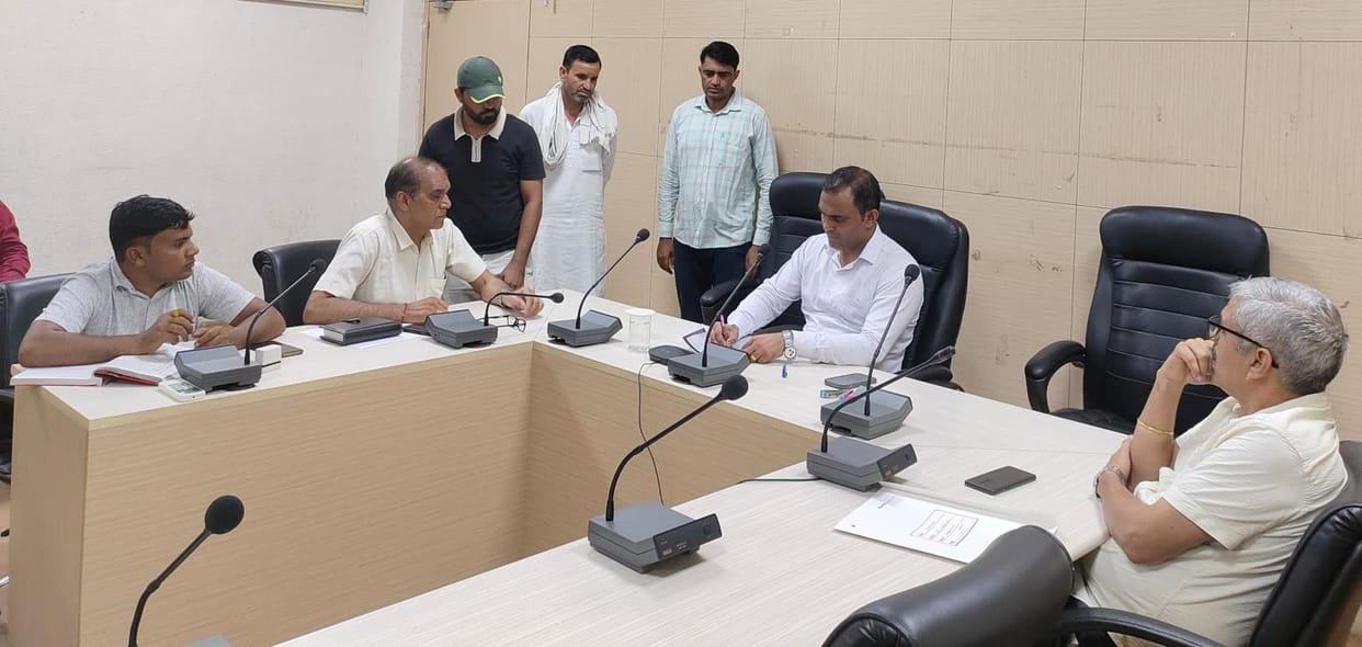 The city magistrate heard the problems of the complainants and directed the officials to resolve them