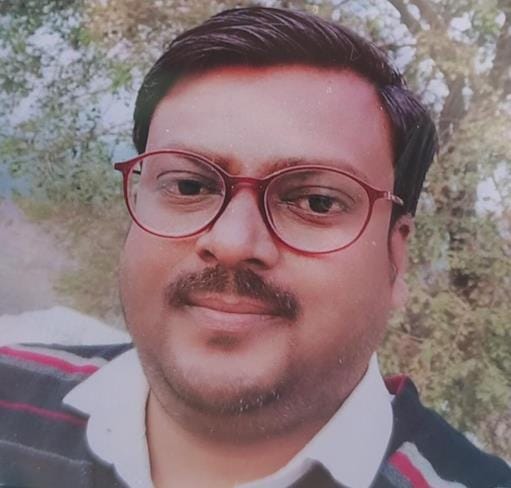 Varanasi youth travelling in an auto died after colliding with a pickup