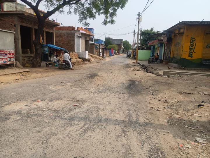 Manjharia-Katka road has turned into a pit, passengers are facing problems in travelling