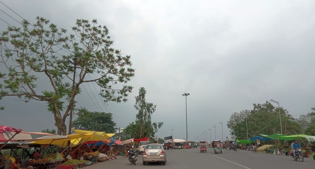 Clouds remained throughout the day... humidity increased due to drizzle