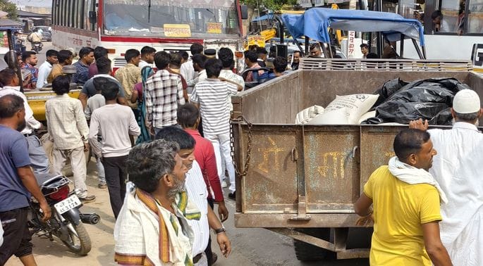 Tractor and bus collide, DCM also injurTractor and bus collide, DCM also injuredTractor and bus collide, DCM also injureded