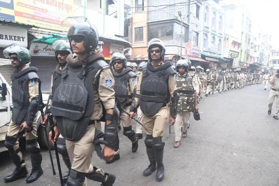 ऐसे निकला फ्लैग मार्च