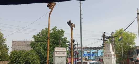 Distance from traffic signal, traffic police personnel helplessness