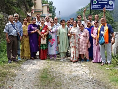 Senior citizens reached Dol Ashram