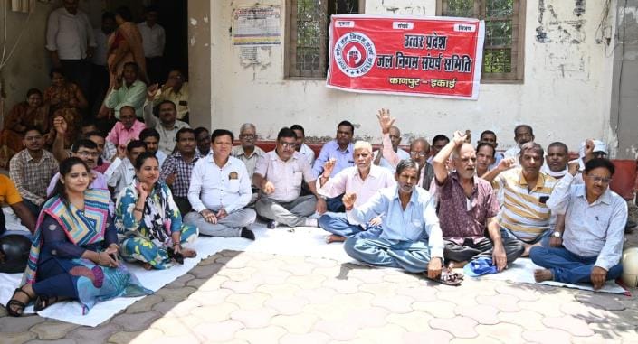Jal Nigam employees staged a sit-in protest at the Chief Engineer's office demanding pending salary and pension