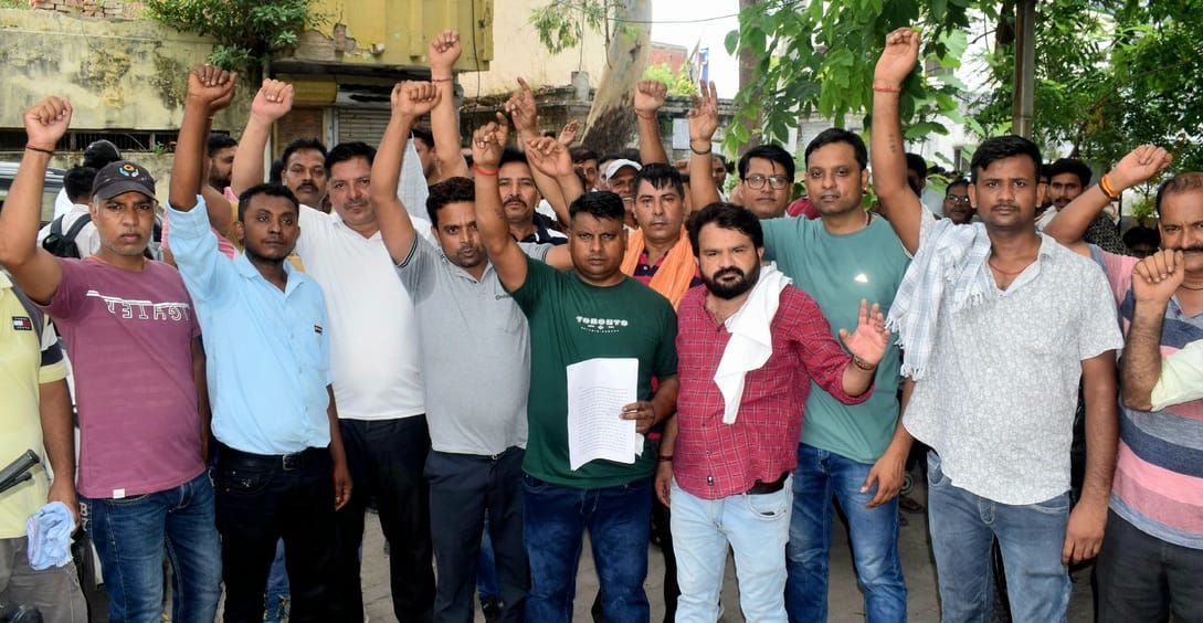 Signatures were made to give more money on documents, allegations of arbitrariness