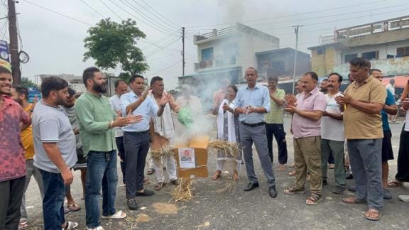 Protest against making Urdu language compulsory for the post of Naib Tehsildar