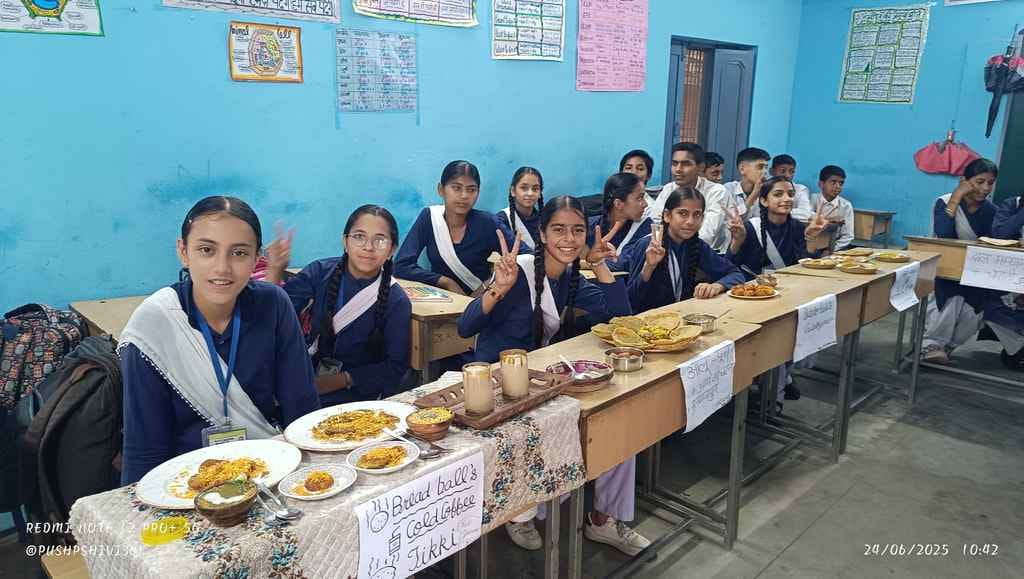Students put up an exhibition of traditional dishes