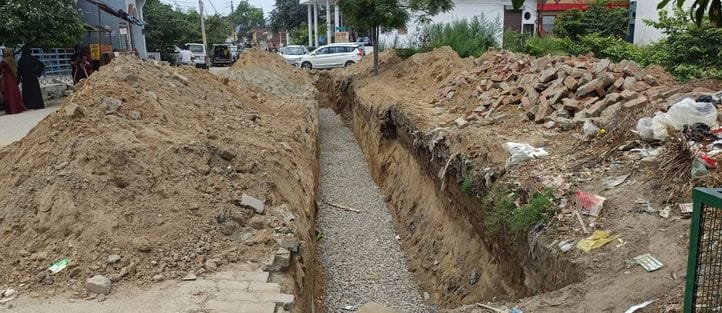 Construction of drain started in Sahaswan with 22 lakhs