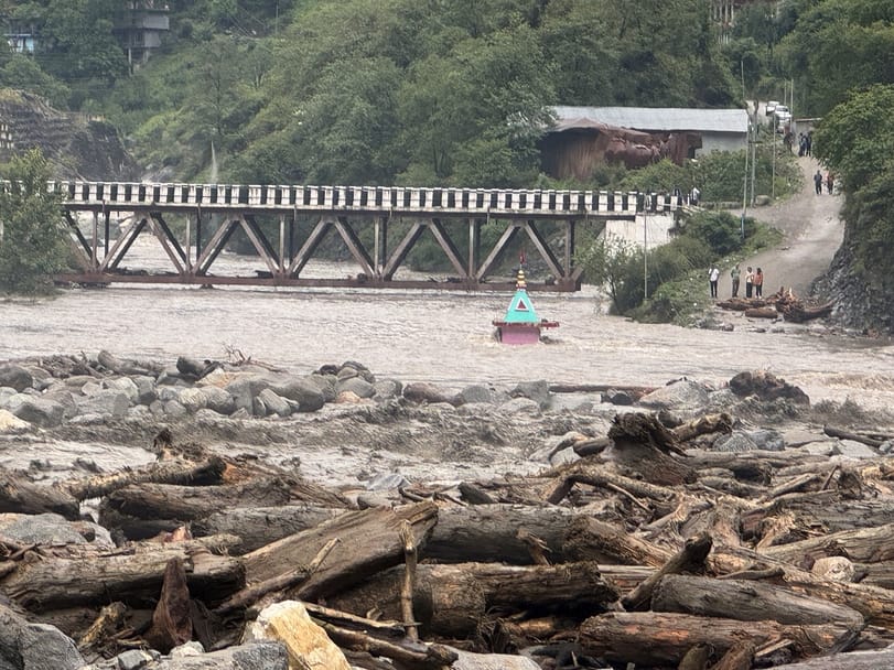 Kaza-Samdo road closed at many places, teams engaged in evacuating tourists