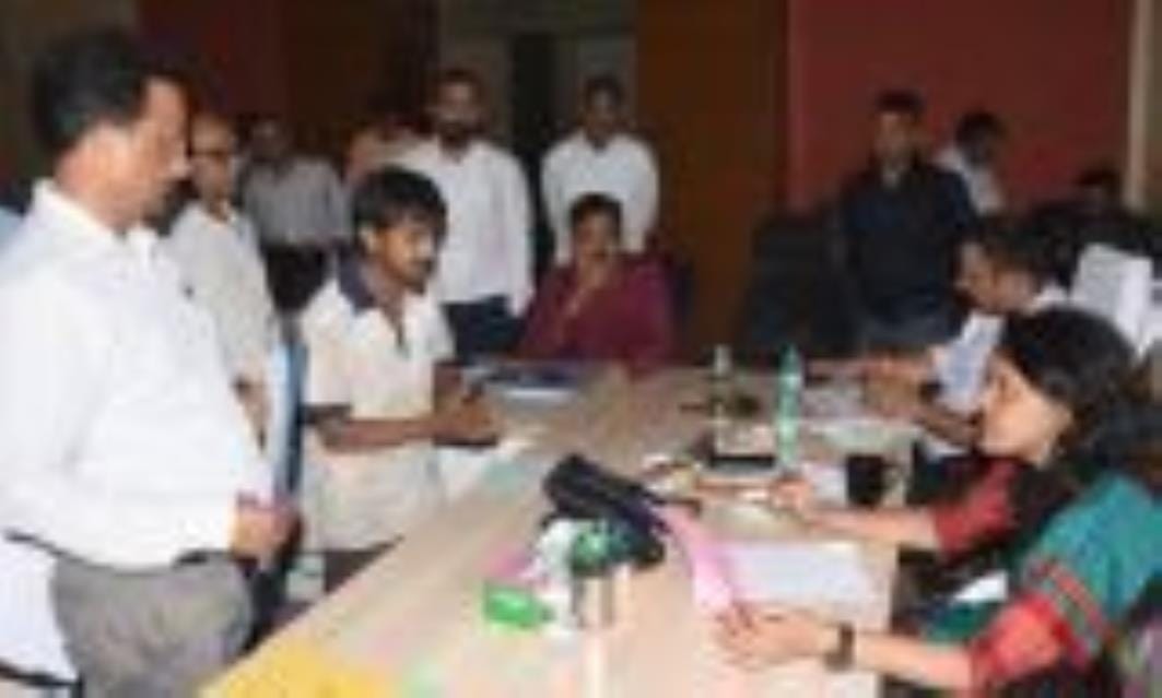 Mother and son in the dark for three years, young man cried in public hearing