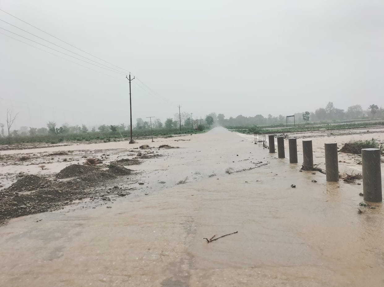 Max vehicle saved from being swept away in Kirora