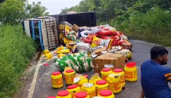 Uncontrolled DCM overturned on road, spilled goods