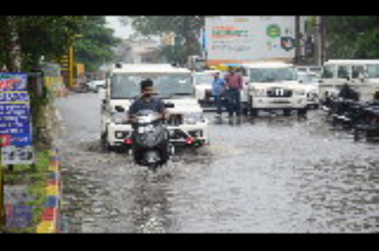 Rain brought relief from humidity, waterlogging increased the problems of people due to blockage of drains in many places of the city