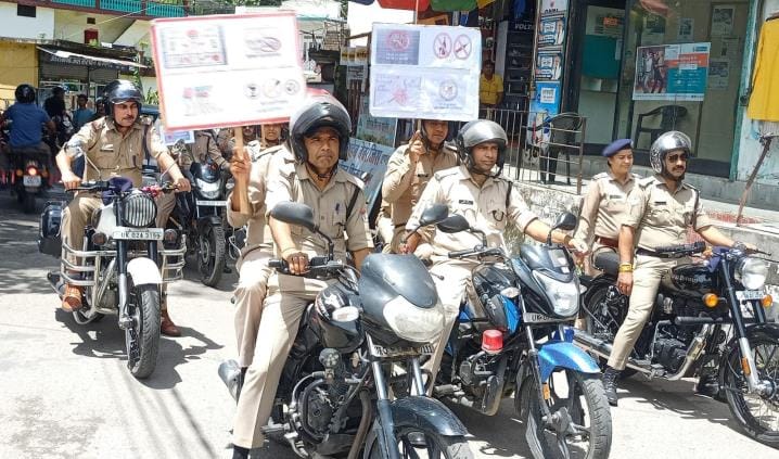 Police gave the message of a drug-free society by organizing a bike rally