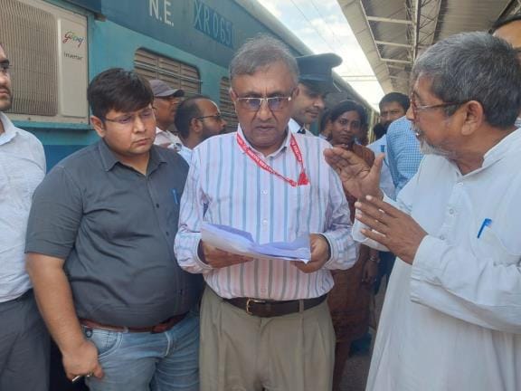 Preparations to start direct train service from Gonda to Nanpara from six