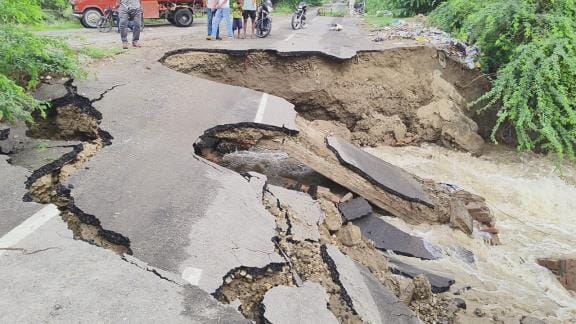 Waterlogging in the city due to rain, culvert collapsed in Indri