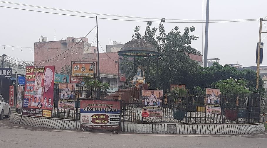 Posters are spoiling the beauty of the square, officials become silent spectators