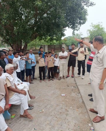Only one bus on Aligarh route, passengers stand for half the journey due to crowd