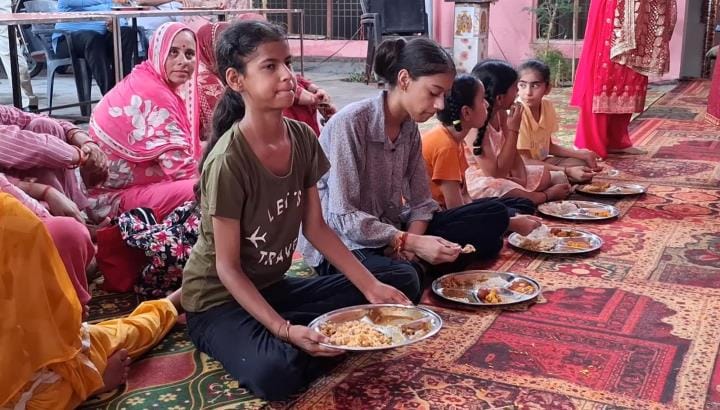 Langar started for Amarnath pilgrims at Mail Mor