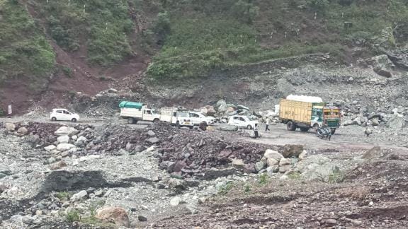 Rain in the mountains, rain drains overflowing, landslides affect traffic in many places