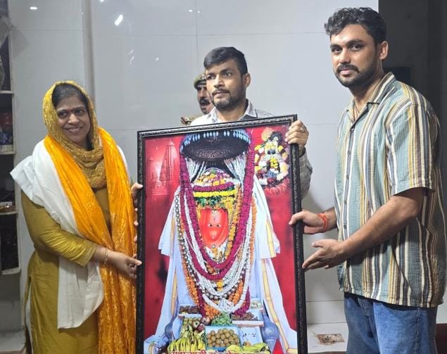 ADG bowed to the saints and worshipped Girirajji
