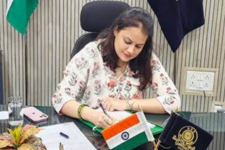 बाड़मेर जिला कलेक्टर एवं जिला मजिस्ट्रेट टीना डाबी।