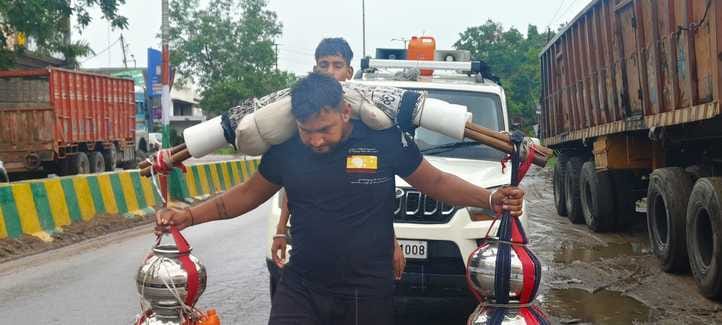 Shiv devotees are moving forward with the slogan of Bol Bam, Bam-Bam