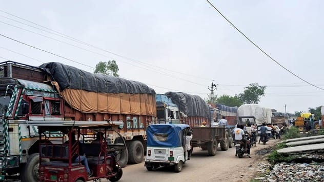 There was a jam on Kadar Chowk Road for one hour